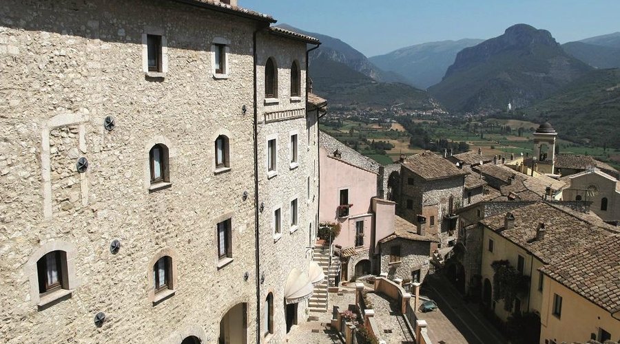 L'Hotel e il panorama sulla Valnerina