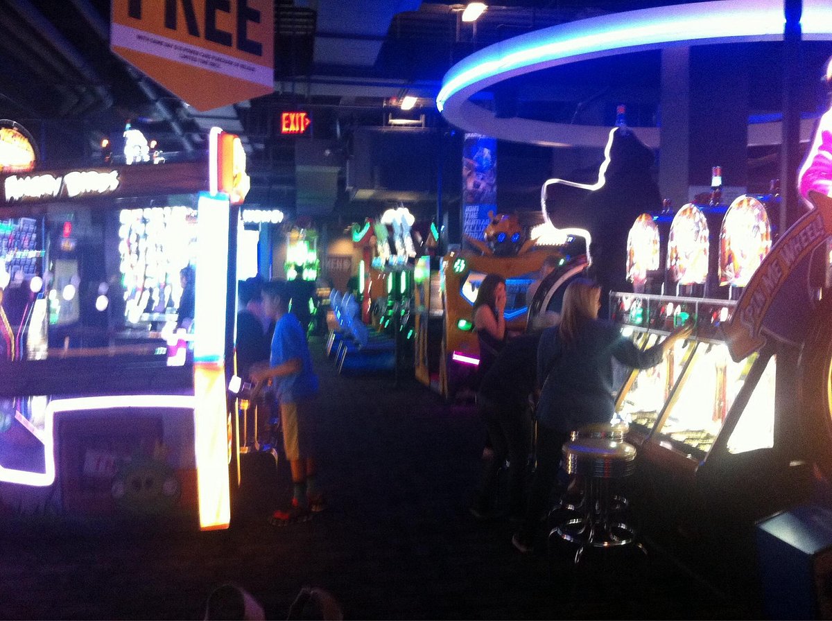 Dave & Buster's-Hollywood