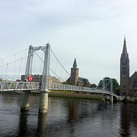 Liga os 2 lados da cidade