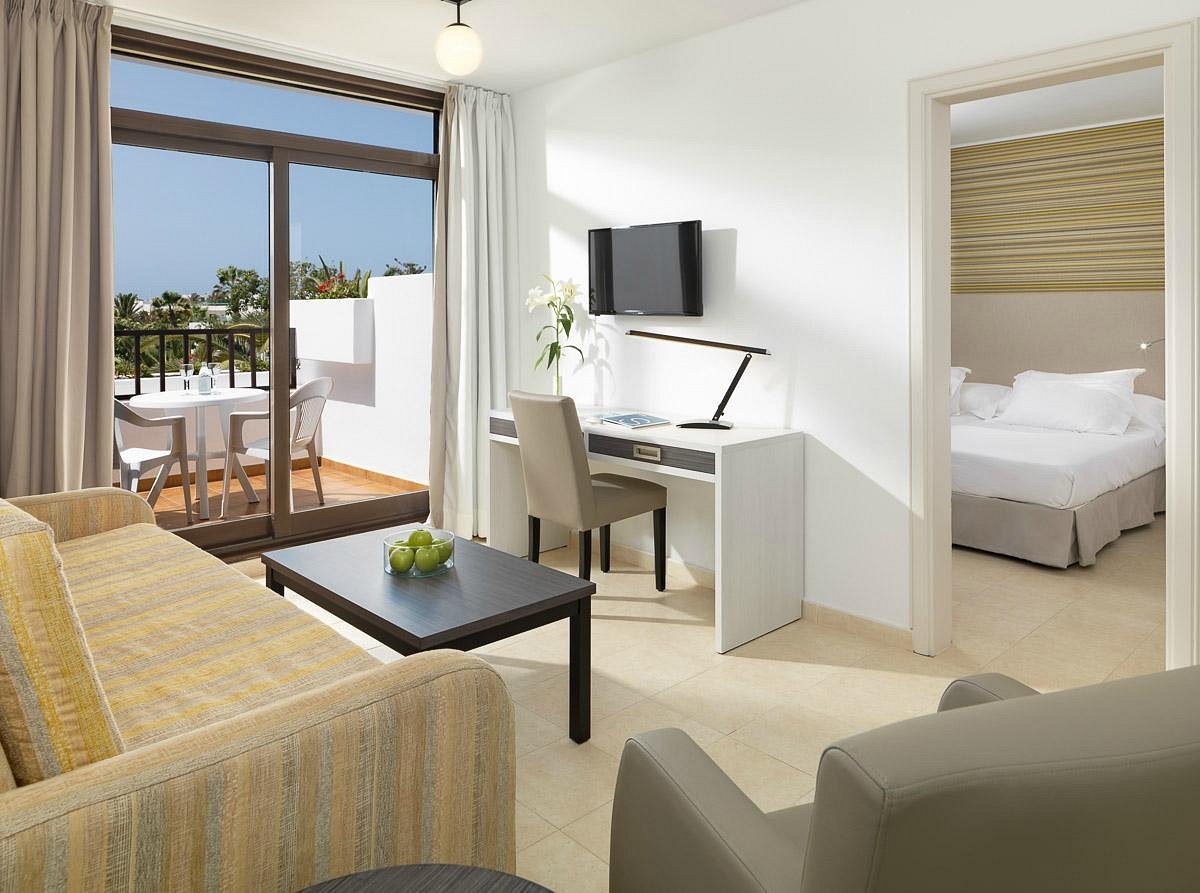 H10 Suites Lanzarote Gardens, hotel in Lanzarote
