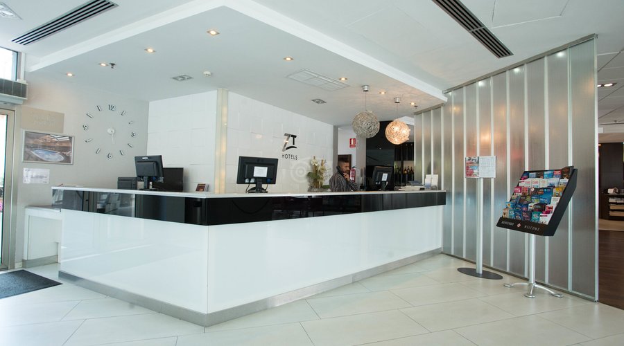 Front Desk at the Hotel & Spa Villa Olimpica Suites