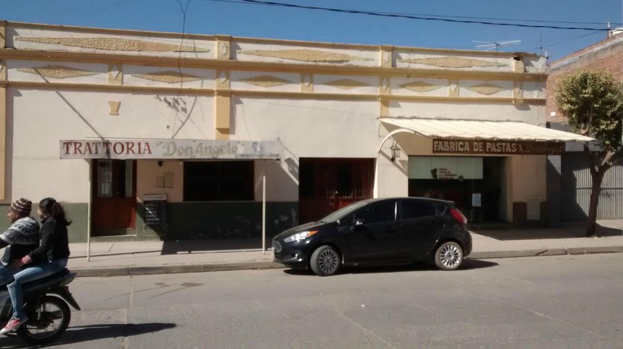 Restaurante y su fábrica de pastas caseras