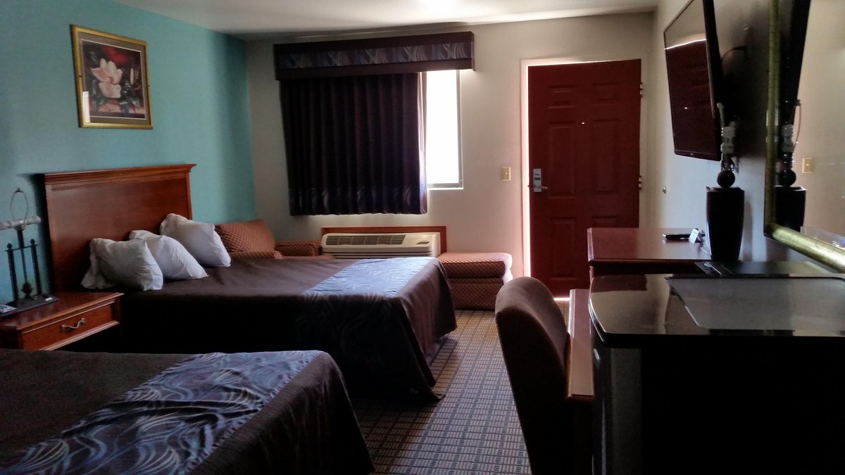 Colonial Inn Prices And Hotel Reviews Jackson Mi 8420