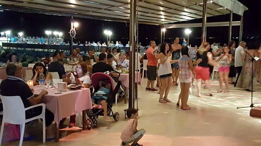 Kiyi Restaurant Live Music night