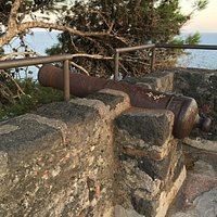 A canon at the roof of the castle