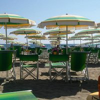 gli ombrelloni visti dal baretto