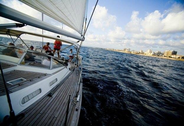 manana sailing yacht day trips