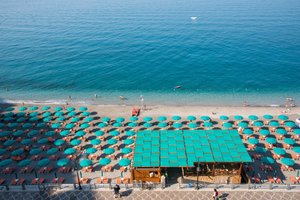 Piscina y playa