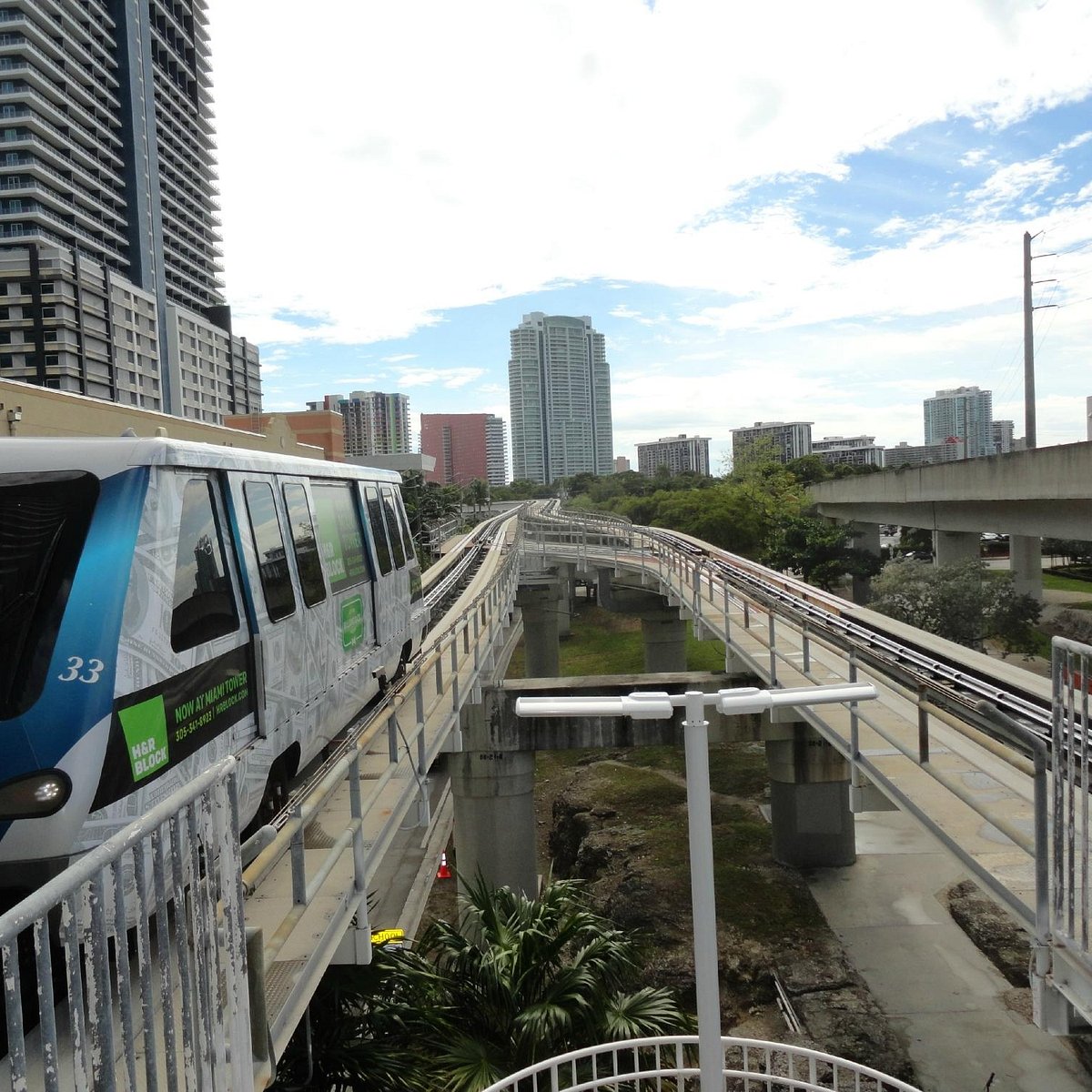 How to get to Sawgrass Mall in Miami by Bus, Subway or Light Rail?