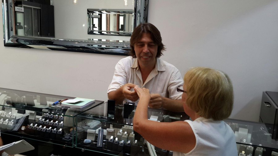 Happy customers in Yardan Jewellery