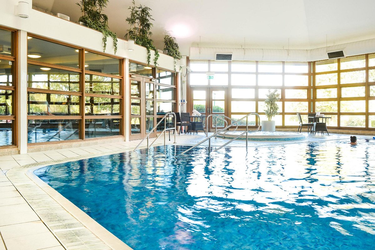 Clarion Cedar Court Wakefield Hotel Pool Pictures Reviews Tripadvisor