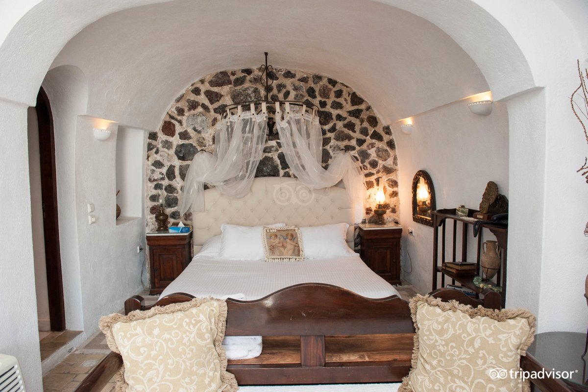 Canaves Oia Boutique Hotel