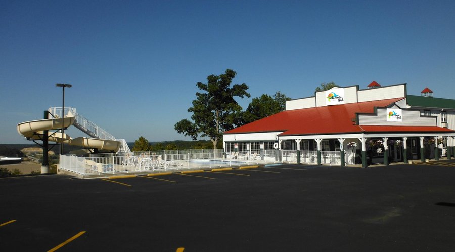 LakeHouse Hotel Grounds