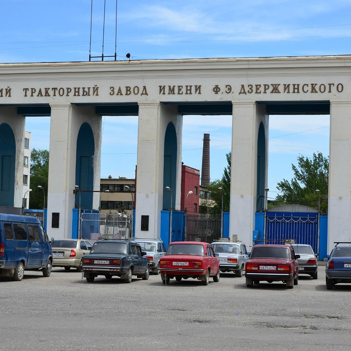 Волгоград тракторный. Волгоградский тракторный завод 90е. Волгоградский тракторный завод в настоящее. Проходные Волгоградский тракторный завод. Волгоград район Дзержинский тракторный завод.