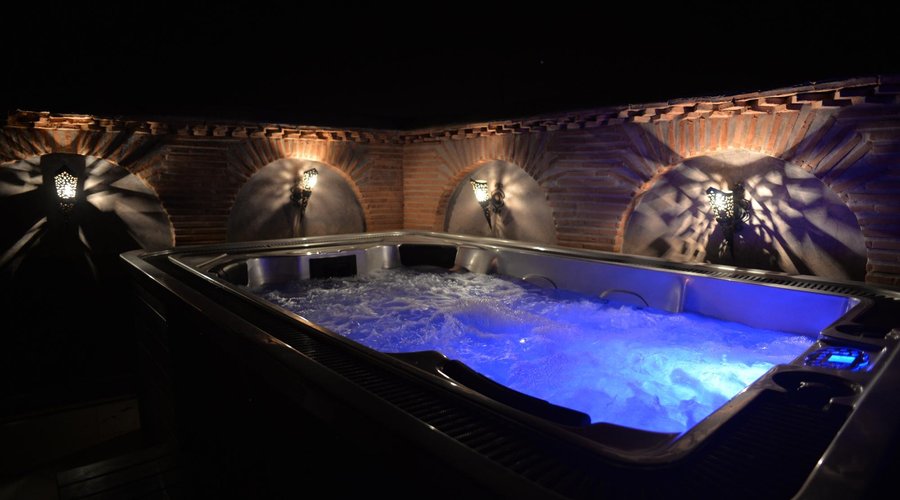 JACUZZI