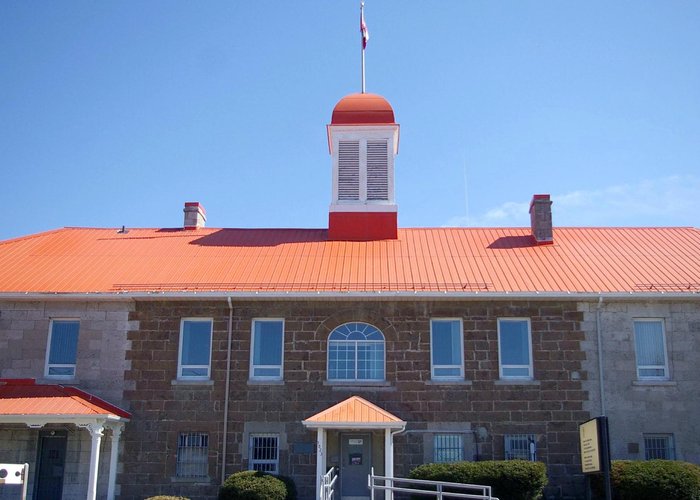 The Old Jail / L'Ancienne Prison