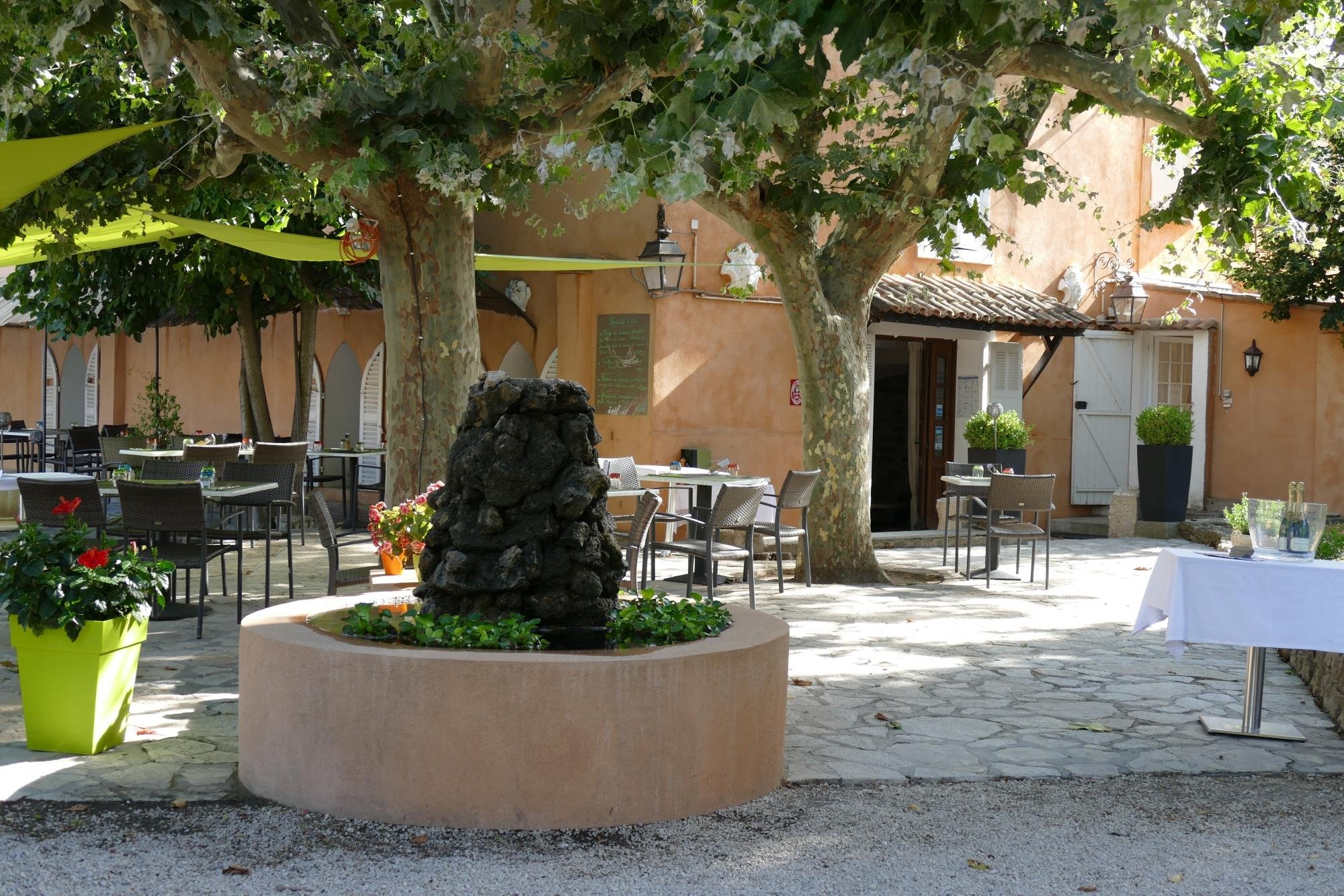 Hotel Restaurant La Cauquière by null