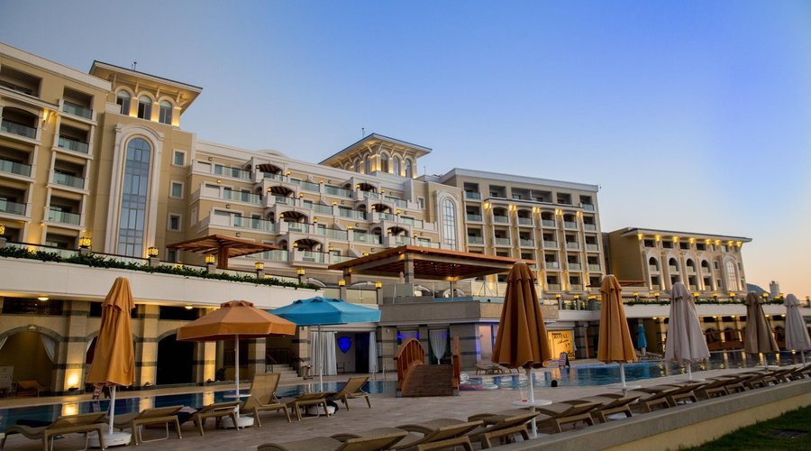Royal Premium Poolside