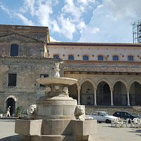 vista laterale - colonnato dalla piazza Garibaldi