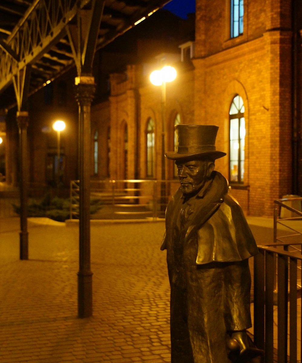 Dlaczego Wokulski Wyjechał Do Paryża Statue of Wokulski (Skierniewice) - All You Need to Know BEFORE You Go