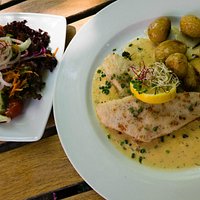 catch of the day: Scholle mit Rosmarinkartoffeln und Salat