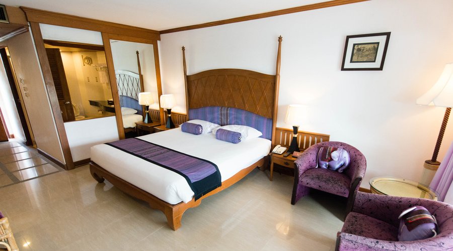 The Villa Wing Deluxe Room at the Cha-Am Methavalai Hotel
