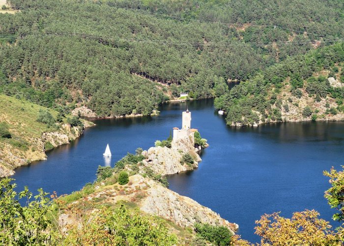 ile de grangent vue du château d'Essalois