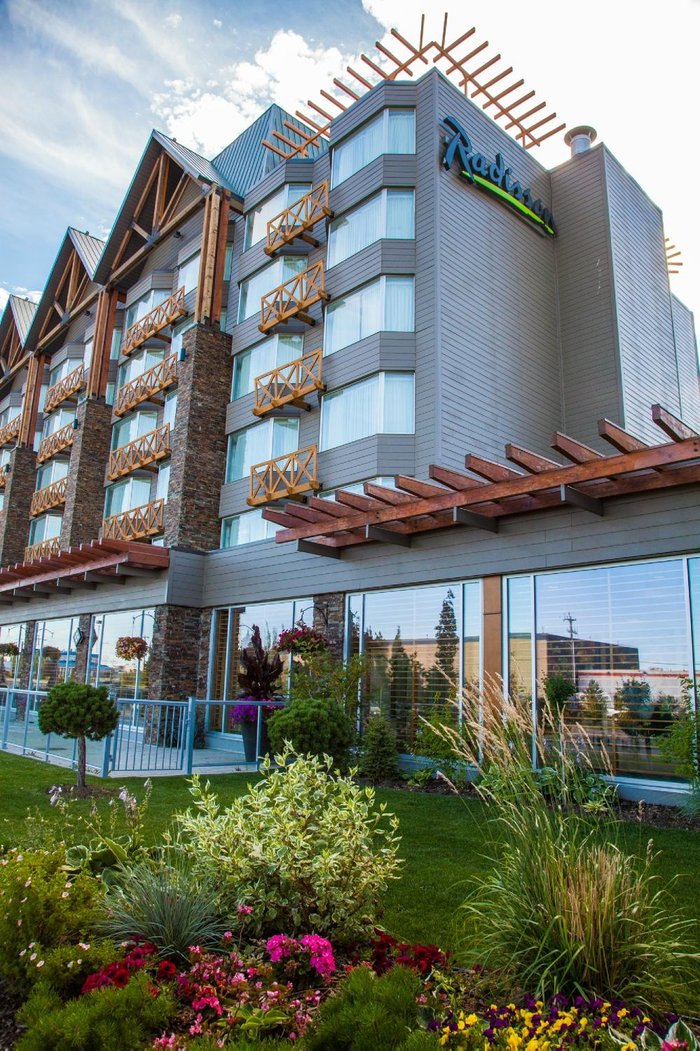 Edmonton Hotel & Convention Centre Restaurant: Pictures & Reviews ...