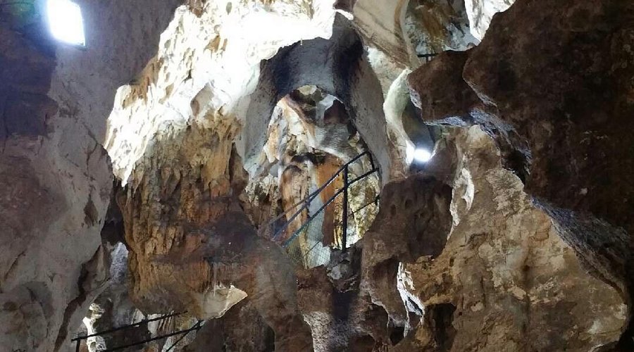 A l'intérieur de la grotte