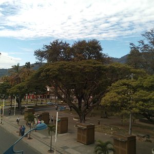 vista de la azotea del hotel al parque Galarza