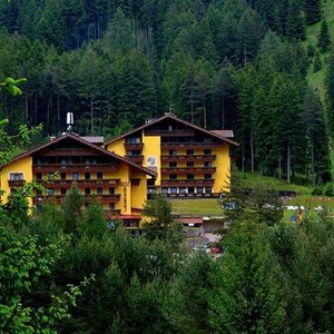 Family & Wellness Hotel Shandranj