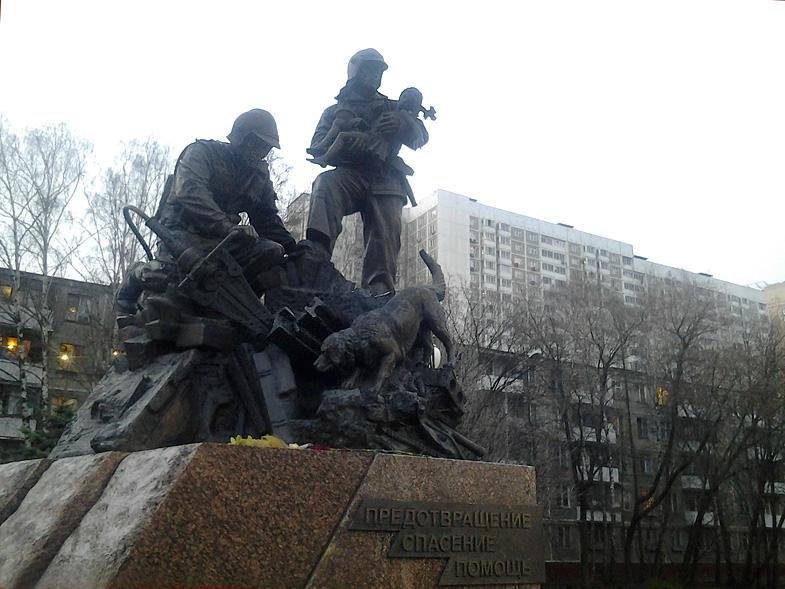 Памятник спасателям и пожарным в москве