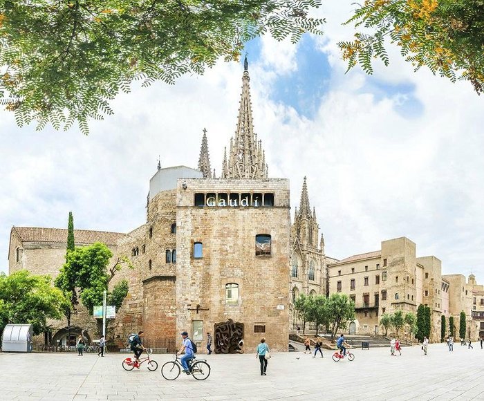 Imagen 1 de Gaudí Exhibition Center