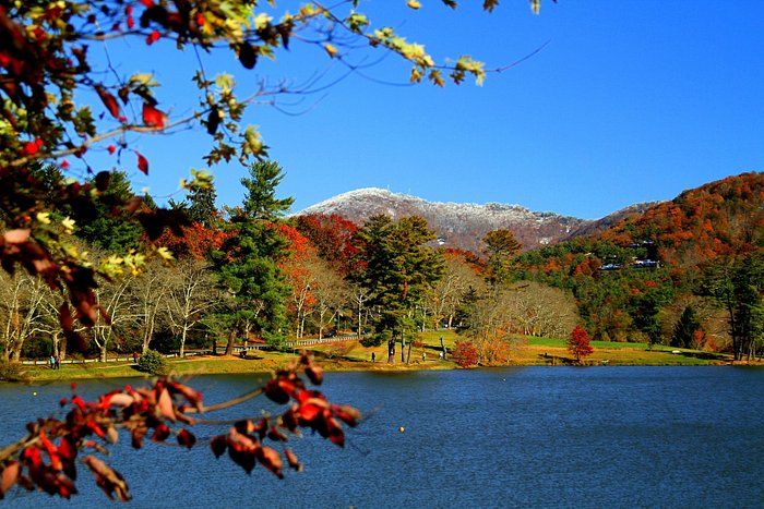Fall turns into winter at Beaver Lake, but you'll find walkers and runners out all year long.