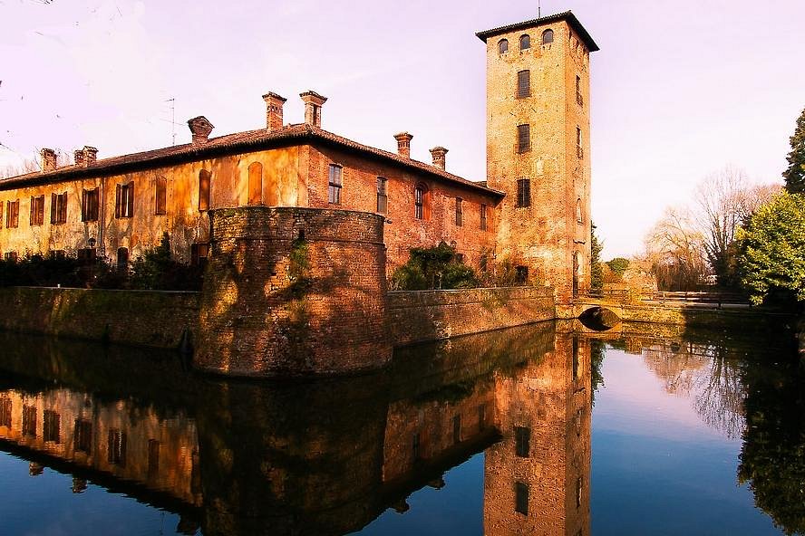 Castello Borromeo image