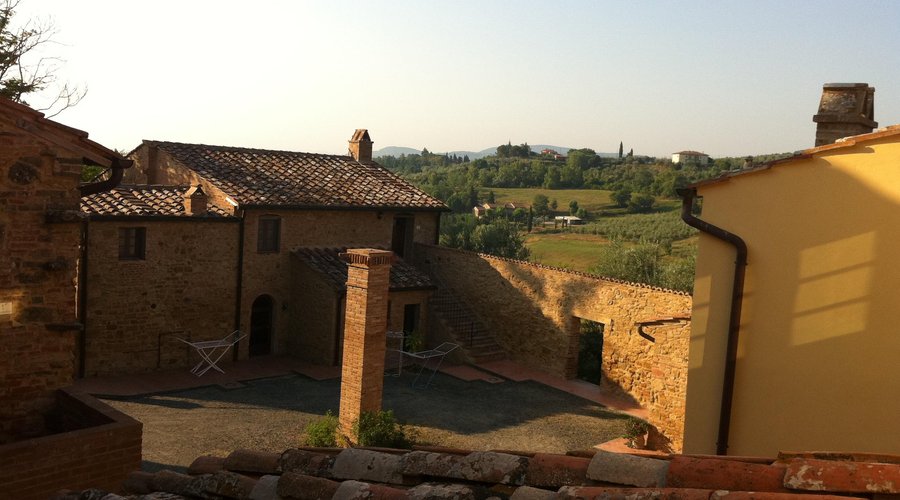 La vista dalla finestra della stanza al primo piano