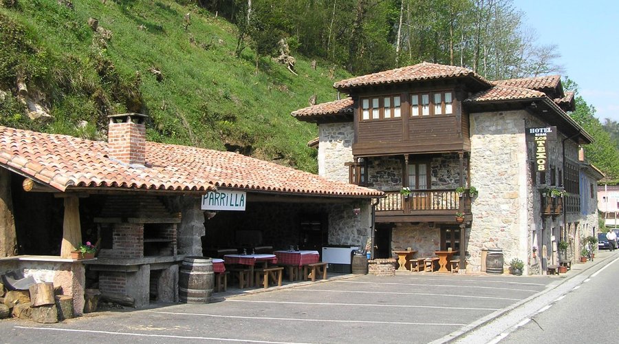 fachada y parrilla