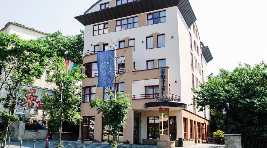 Hotel Mediterran front