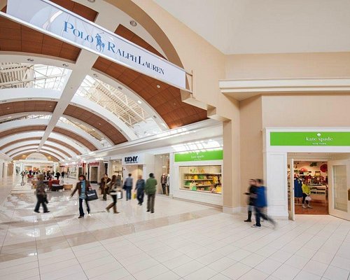 13 Outlets Near New York for Shopping, Entertainment and More