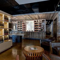 Bar & Lounge