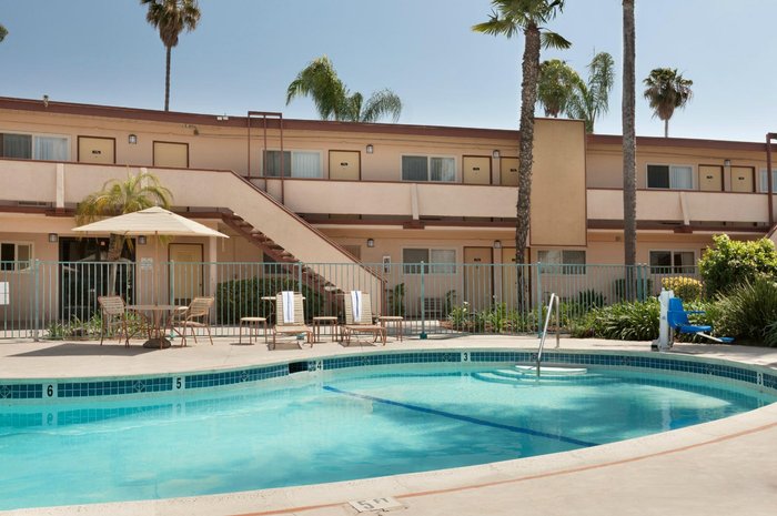 SUPER 8 BY WYNDHAM OCEANSIDE MARTY'S VALLEY INN - Hotel Reviews (CA)