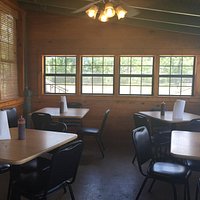 Brister's Smokehouse dining area