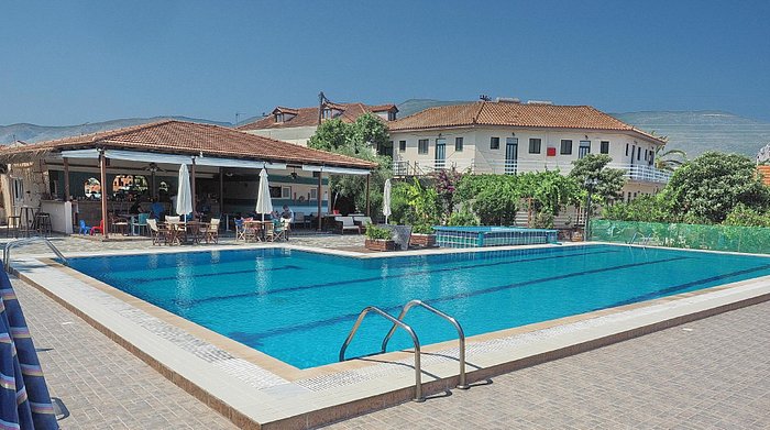 Relaxing by the pool - Picture of Alterego Studios, Zakynthos - Tripadvisor