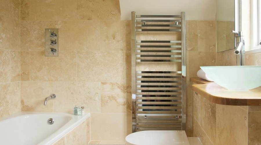 Standard double bathroom