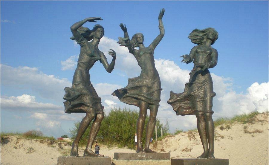 Sculpture Fisherman's Daughters image