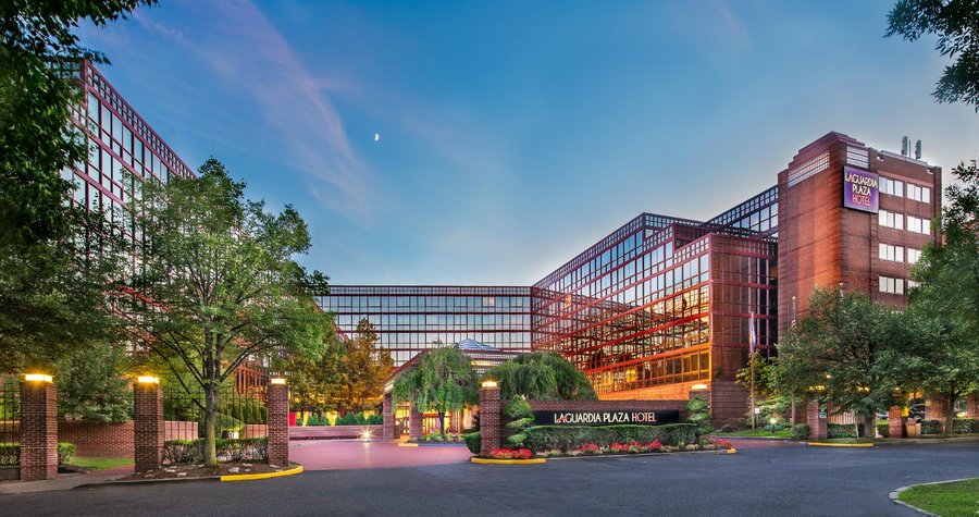 LaGuardia Plaza Hotel