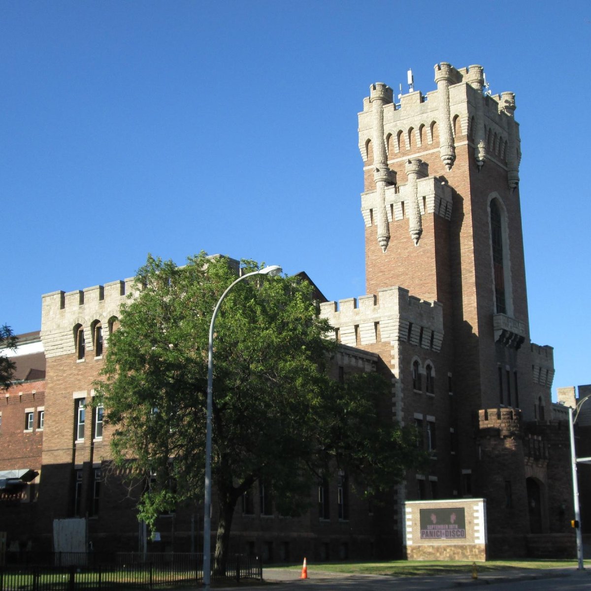 MAIN STREET ARMORY (Rochester) Ce qu'il faut savoir