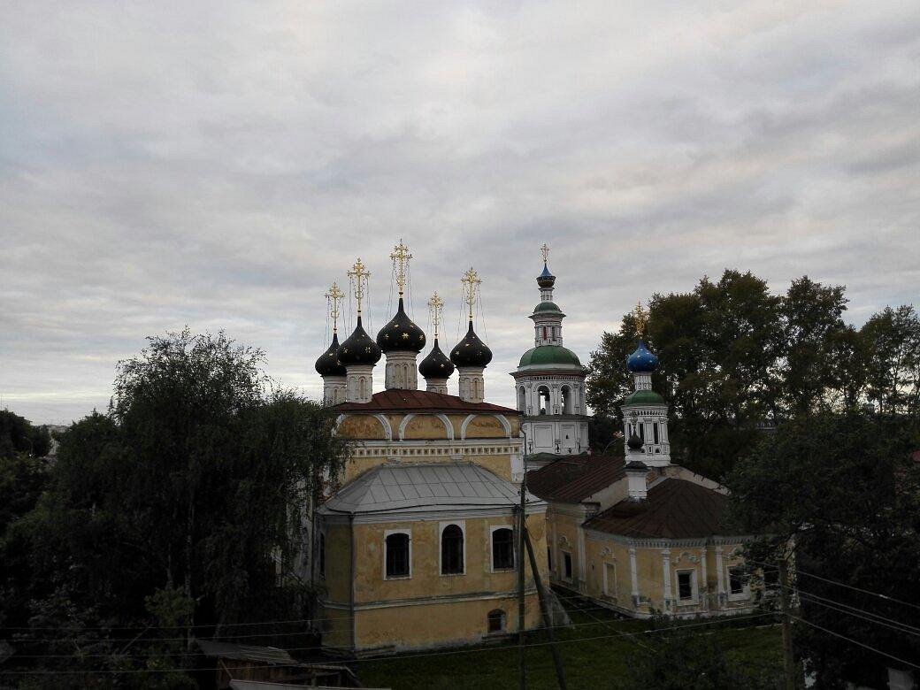 Церковь димитрия прилуцкого на наволоке. Церковь Дмитрия Прилуцкого Вологда. Церковь Дмитрия Прилуцкого на Наволоке. Дмитрий Прилуцкий Вологда. Церковь Дмитрия Прилуцкого на набережной реки Вологда.