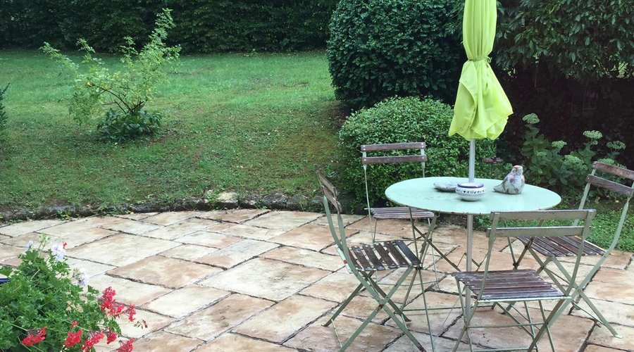 Malgrés la pluie, un endroit cosy et charmant, la propriétaire adorable et bienveillante. Vraime