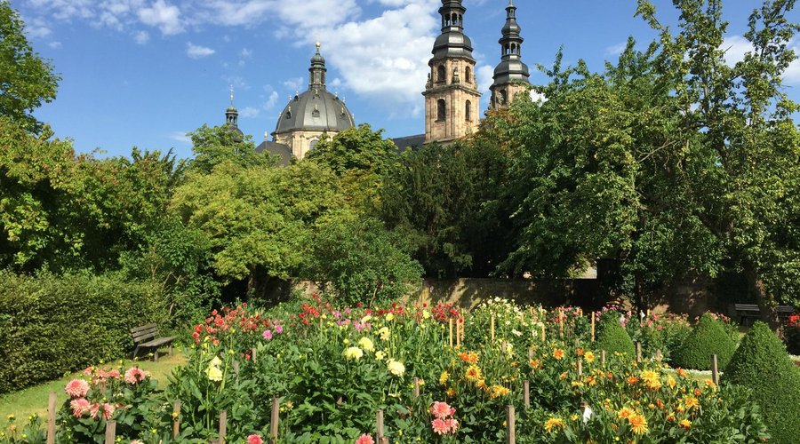 Vue du Dom depuis le Dahlia Garten